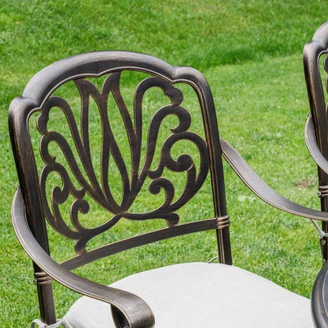 Обеденное кресло WILHELM из литого алюминия Обеденное кресло WILHELM из литого алюминия