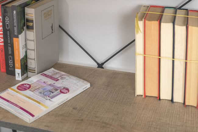 Комод с витриной с подсветкой и открытый стеллаж Трувор цвет дуб гранж песочный/интра Комод с витриной с подсветкой и открытый стеллаж Трувор цвет дуб гранж песочный/интра